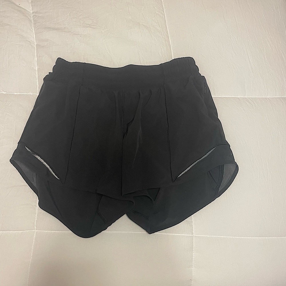 lululemon hotty hot 4’ shorts size 6